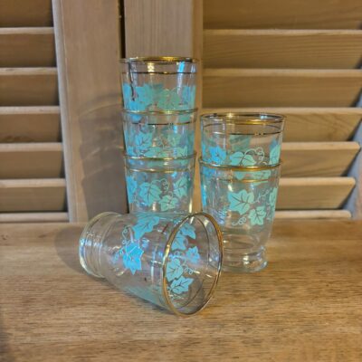 www.queensbrocanteboutique.nl webwinkel brocante vintage curiosa wijnglaasjes gekleurdglas